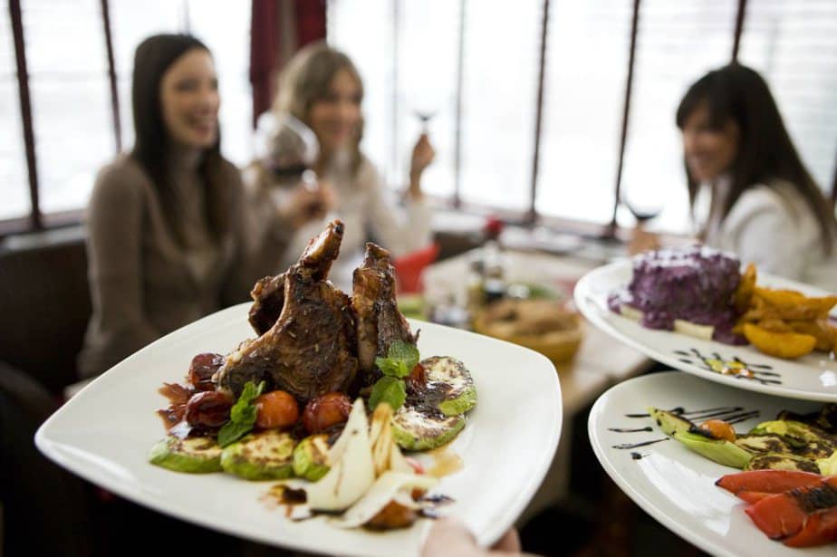 AVOID EATING THESE 7 FOODS AT A RESTAURANT